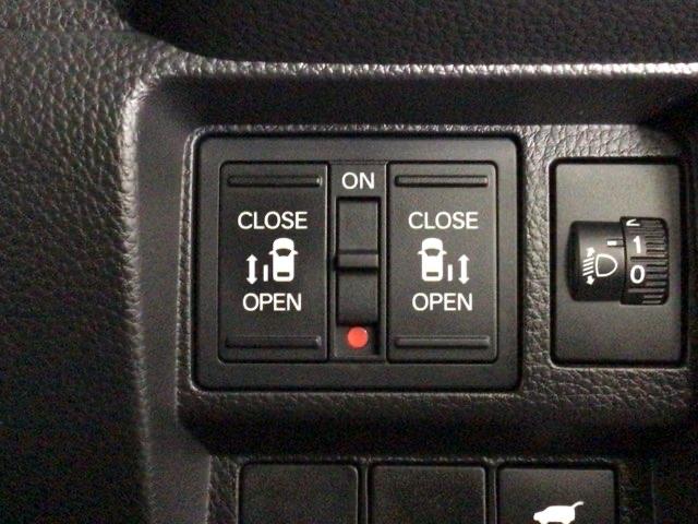 ステップワゴン ｅ：ＨＥＶスパーダ　ＬＥＤ・フルセグ・メモリナビ・バックカメラ・純正ＡＷ・ホンダＣＯＮＮＥＣＴ　デュアルエアコン　フルオートエアコン　ＥＳＣ　シートヒータ　キーフリー　ＬＥＤヘッドランプ　イモビ　ＡＢＳ　リアカメラ（10枚目）