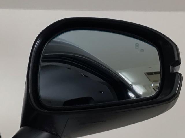 �΂ߌ��ɑ��݂���Ԃ�T�m�B���̕����̃h�A�~���[���ʏ�Ƀ}�[�N��\�����A���݂����m�点���Ă���܂��B�܂��A���̕����ɃE�C���J�[�𑀍삷��ƁA�}�[�N�̓_�łƌx�����Œ��ӂ𑣂��܂��I