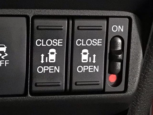 �y�����p���[�X���C�h�h�A�z�������p���[�X���C�h�h�A�ɂȂ��Ă���A�^�]�Ȃ̃X�C�b�`��X�}�[�g�L�[�ł��J���\�ł��I�J�������L���̂ŏ��~����y�X��