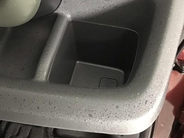 �y�h�����N�z���_�[�z�n���h���̉E���ɂ̓h�����N�z���_�[���t���Ă��܂��B���傤�ǎ�̓͂����ɂ���܂��̂ŁA�Ƃ��Ă��֗��ł���