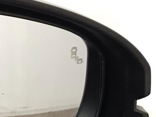 �΂ߌ��ɑ��݂���Ԃ�T�m�B���̕����̃h�A�~���[���ʏ�Ƀ}�[�N��\�����A���݂����m�点���Ă���܂��B�܂��A���̕����ɃE�C���J�[�𑀍삷��ƁA�}�[�N�̓_�łƌx�����Œ��ӂ𑣂��܂��I