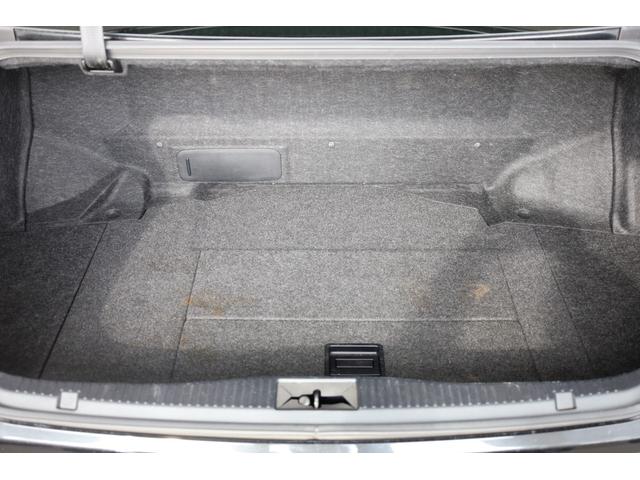 クラウンハイブリッド アスリートＧ　電動サンルーフ　本革シート　メモリー付きパワーシート　シートヒーター＆クーラー　スパッタリング純正ＯＰ１８インチＡＷ　純正８型ＨＤＤナビ　Ｂカメラ　禁煙車　後席サンシェード　２０２５年製ヨコハマタイヤ（19枚目）