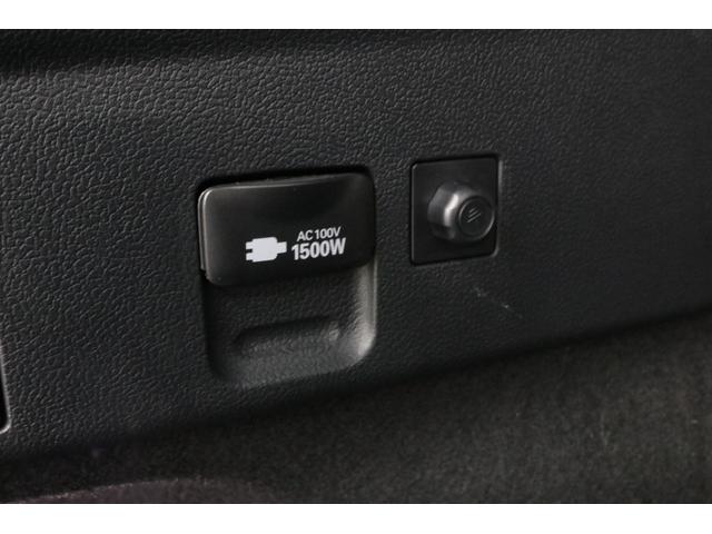 プリウスＰＨＶ Ａプレミアム　後期型　５人乗り　本革シート　純正９型ＳＤフルセグナビ　ＢＴ接続　パラミックビューモニター　インテリジェントクリアランスソナー　踏み間違い防止　セーフティセンス　禁煙車　ＡＣ１５００Ｗ電源　ＢＳＭ（10枚目）