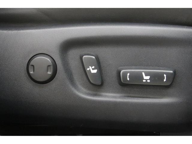 ハリアーハイブリッド プレミアム　アドバンスドパッケージ　ＪＢＬプレミアムサウンドシステム　純正８型ＳＤナビ　全方位カメラ　禁煙車　プリクラッシュセーフティ　インテリジェントクリアランスソナー　パワーバックドア　パワーシート　純正１８インチアルミ　ＥＴＣ（16枚目）