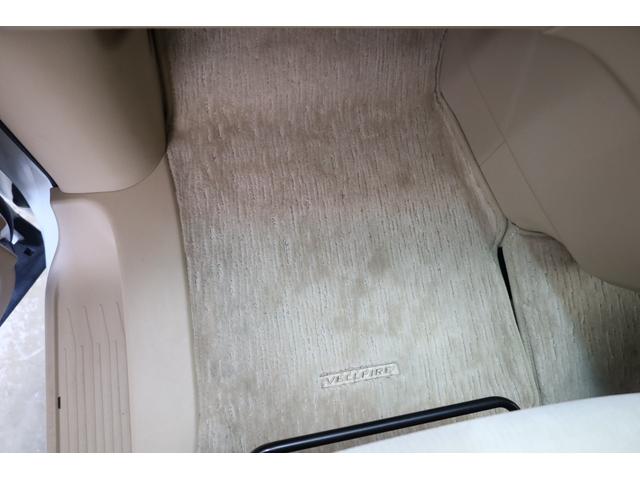 ヴェルファイア ２．４Ｘ　両側電動スライドドア　禁煙車　純正８型ＨＤＤナビ　ＢＴ接続　バックカメラ　クリアランスソナー　左右独立ＡＡＣ　リヤＡＡＣ　ＨＩＤヘッドライト　オートライト　純正１６インチＡＷ　ＥＴＣ　純正フロアマット（70枚目）