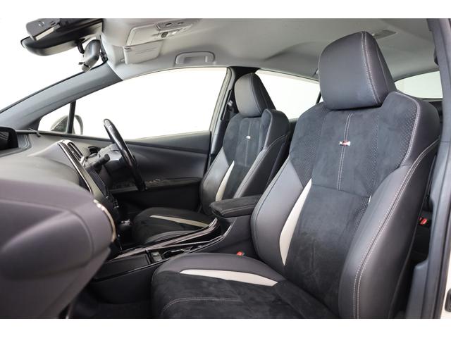 プリウスＰＨＶ Ｓ　ＧＲスポーツ　後期型　５人乗り　純正９型ＳＤナビ　ＢＴ接続　バックカメラ　禁煙車　セーフティセンス　レーダークルーズ　ＧＲ専用１８インチアルミ　前席シートヒーター　ＥＴＣ　ＬＥＤヘッドライト　純正フロアマット（17枚目）