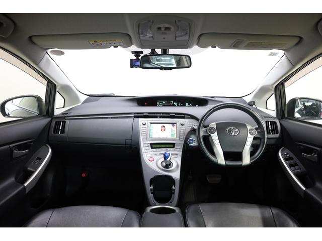 プリウス Ｇツーリングセレクションレザーパッケージ　後期型　本革シート　プリクラッシュセーフティ　ＨＵＤ　タッチトレーサーディスプレイ　クリアランスソナー　純正ＨＤＤナビ　Ｂカメラ　純正１７インチＡＷ　　パワーシート　シートヒーター　ＬＥＤヘッドライト（4枚目）