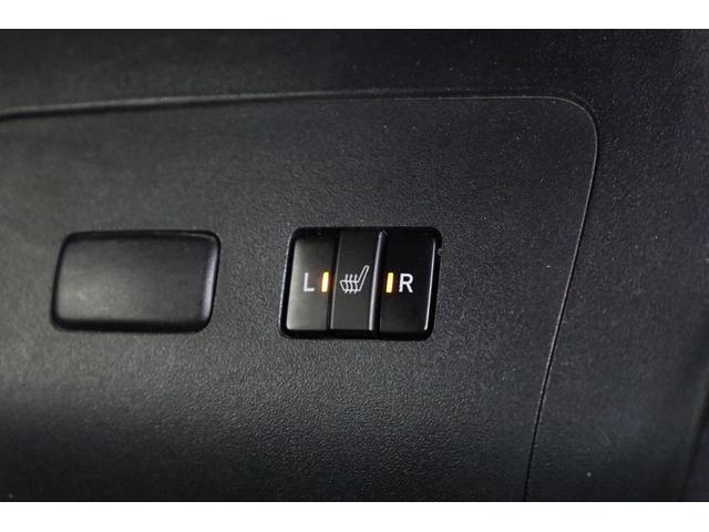 プリウス Ｇツーリングセレクションレザーパッケージ　後期型　本革シート　プリクラッシュセーフティ　ＨＵＤ　タッチトレーサーディスプレイ　クリアランスソナー　純正ＨＤＤナビ　Ｂカメラ　純正１７インチＡＷ　　パワーシート　シートヒーター　ＬＥＤヘッドライト（14枚目）