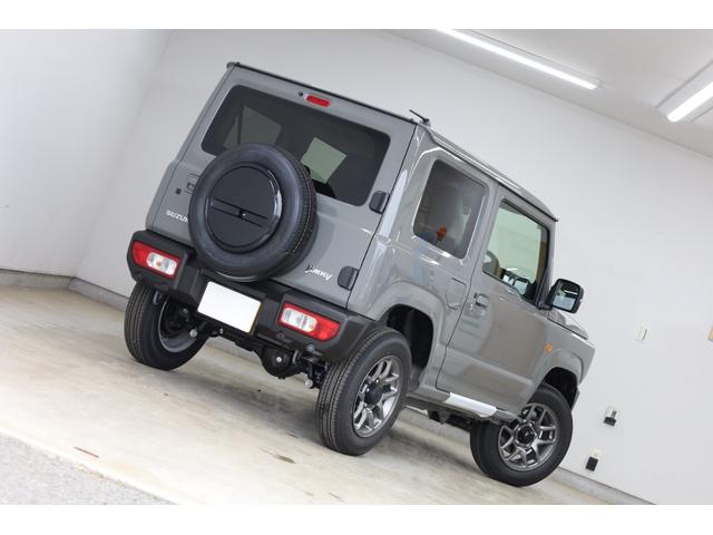 ジムニー ＸＣ　登録済未使用車　４ＷＤ　デュアルセンサーブレーキサポート　５速ＭＴ＆トランスファー　障害物ソナー　ヒート付ミラー　スマートキー＆プッシュスタート　純正１６インチＡＷ　シートヒーター　純正フロアマット付（12枚目）