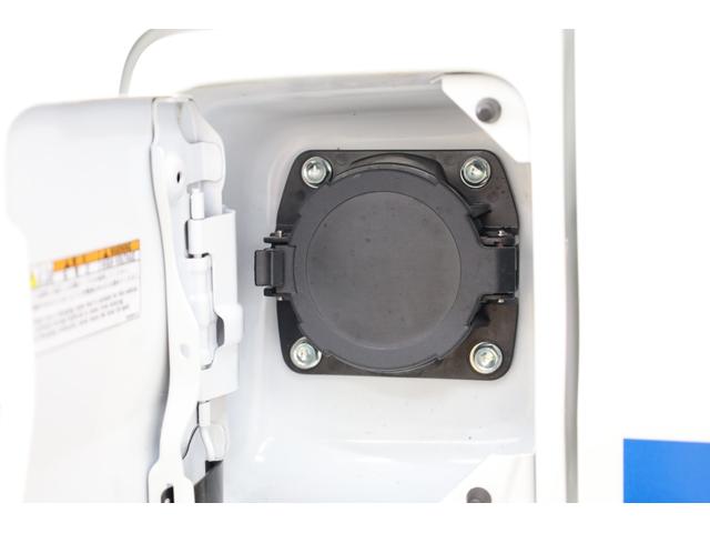 ミニキャブＥＶ ＣＤ　２０．０ｋＷｈ　２シーター　Ｕ６９モデル　ワンオーナー　残存率測定　ｅ－Ａｓｓｉｓｔ　リヤパーキングセンサー　普通・急速充電　キーレスキー　禁煙車　全席シートヒーター　オートライト　パワーウインドウ　ＡＣ１５００Ｗ　純正マット（7枚目）