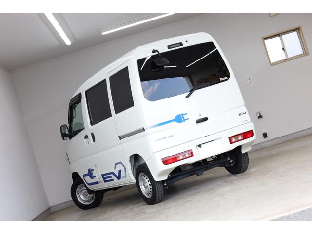 ミニキャブＥＶ ＣＤ　２０．０ｋＷｈ　２シーター　Ｕ６９モデル　ワンオーナー　残存率測定　ｅ－Ａｓｓｉｓｔ　リヤパーキングセンサー　普通・急速充電　キーレスキー　禁煙車　全席シートヒーター　オートライト　パワーウインドウ　ＡＣ１５００Ｗ　純正マット（11枚目）
