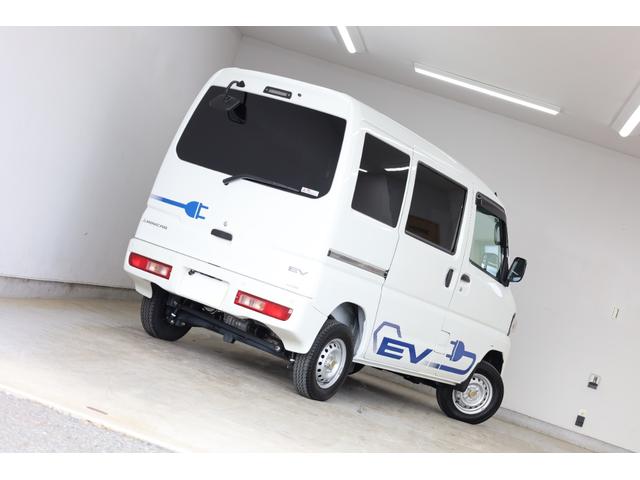 ミニキャブＥＶ ＣＤ　２０．０ｋＷｈ　２シーター　Ｕ６９モデル　ワンオーナー　残存率測定　ｅ－Ａｓｓｉｓｔ　リヤパーキングセンサー　普通・急速充電　キーレスキー　禁煙車　全席シートヒーター　オートライト　パワーウインドウ　ＡＣ１５００Ｗ　純正マット（12枚目）