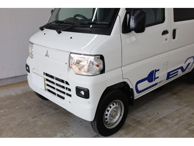 ミニキャブＥＶ ＣＤ　２０．０ｋＷｈ　２シーター　Ｕ６９モデル　ワンオーナー　残存率測定　ｅ－Ａｓｓｉｓｔ　リヤパーキングセンサー　普通・急速充電　キーレスキー　禁煙車　全席シートヒーター　オートライト　パワーウインドウ　ＡＣ１５００Ｗ　純正マット（13枚目）