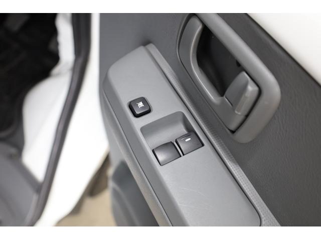 ミニキャブＥＶ ＣＤ　２０．０ｋＷｈ　２シーター　Ｕ６９モデル　ワンオーナー　残存率測定　ｅ－Ａｓｓｉｓｔ　リヤパーキングセンサー　普通・急速充電　キーレスキー　禁煙車　全席シートヒーター　オートライト　パワーウインドウ　ＡＣ１５００Ｗ　純正マット（17枚目）