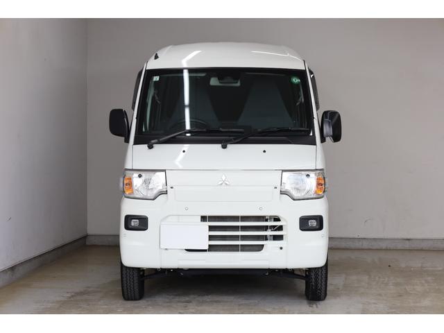 ミニキャブＥＶ ＣＤ　２０．０ｋＷｈ　２シーター　Ｕ６９モデル　ワンオーナー　残存率測定　ｅ－Ａｓｓｉｓｔ　リヤパーキングセンサー　普通・急速充電　キーレスキー　禁煙車　全席シートヒーター　オートライト　パワーウインドウ　ＡＣ１５００Ｗ　純正マット（22枚目）