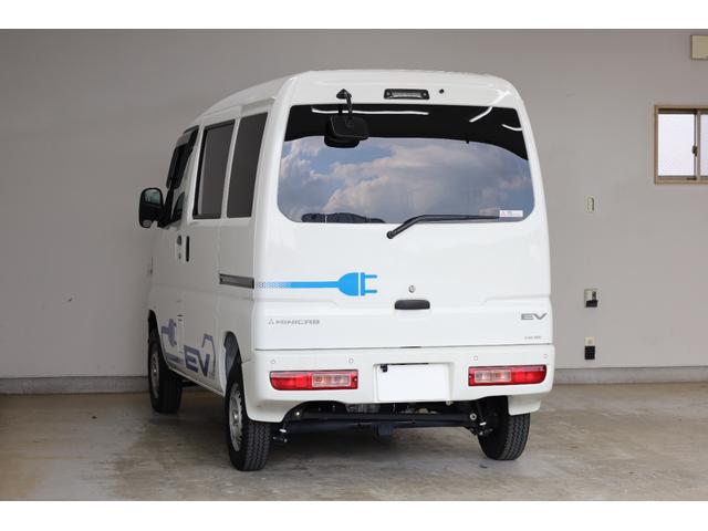 ミニキャブＥＶ ＣＤ　２０．０ｋＷｈ　２シーター　Ｕ６９モデル　ワンオーナー　残存率測定　ｅ－Ａｓｓｉｓｔ　リヤパーキングセンサー　普通・急速充電　キーレスキー　禁煙車　全席シートヒーター　オートライト　パワーウインドウ　ＡＣ１５００Ｗ　純正マット（24枚目）