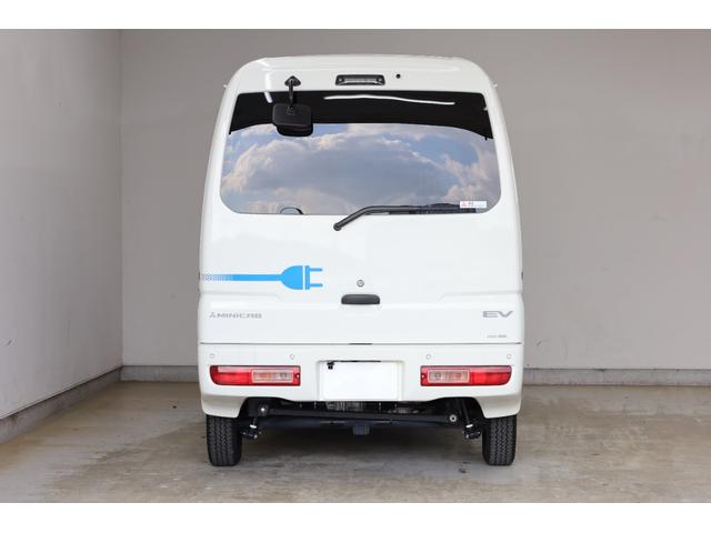ミニキャブＥＶ ＣＤ　２０．０ｋＷｈ　２シーター　Ｕ６９モデル　ワンオーナー　残存率測定　ｅ－Ａｓｓｉｓｔ　リヤパーキングセンサー　普通・急速充電　キーレスキー　禁煙車　全席シートヒーター　オートライト　パワーウインドウ　ＡＣ１５００Ｗ　純正マット（25枚目）