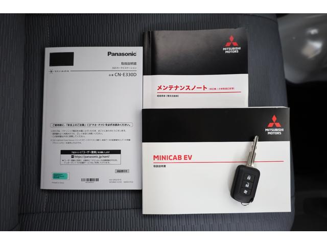 ミニキャブＥＶ ＣＤ　２０．０ｋＷｈ　２シーター　Ｕ６９モデル　ワンオーナー　残存率測定　ｅ－Ａｓｓｉｓｔ　リヤパーキングセンサー　普通・急速充電　キーレスキー　禁煙車　全席シートヒーター　オートライト　パワーウインドウ　ＡＣ１５００Ｗ　純正マット（80枚目）