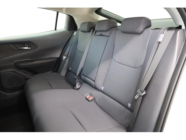 プリウス G 登録済未使用車 純正8インチディスプレイ バックカメラ セーフティセンス インテリジェントクリアランスソナー ブラインドスポットモニター 純正19インチAW シートヒーター AC1500W 電動PKB(18枚目)