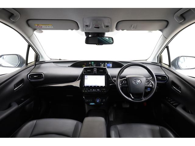 プリウス Ａツーリングセレクション　ユーザー下取車　純正９型ＳＤナビ　ＢＴ接続　バックカメラ　禁煙車　セーフティセンス　インテリジェントクリアランスソナー　純正１７インチツーリングＡＷ　ＢＳＭ　ＨＵＤ　パワーシート　シートヒーター（4枚目）
