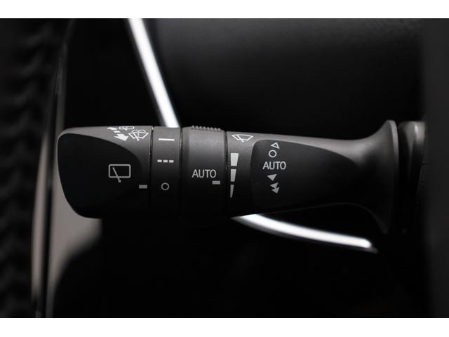 プリウス Ａツーリングセレクション　ユーザー下取車　純正９型ＳＤナビ　ＢＴ接続　バックカメラ　禁煙車　セーフティセンス　インテリジェントクリアランスソナー　純正１７インチツーリングＡＷ　ＢＳＭ　ＨＵＤ　パワーシート　シートヒーター（64枚目）