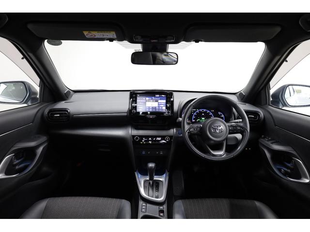 ヤリスクロス ハイブリッドＺ　ユーザー下取車　純正８型ディスプレイ　フルセグＴＶ　全方位カメラ　セーフティセンス　インテリジェントクリアランスソナー　ブラインドスポットモニター　純正１８インチＡＷ　パワーシート　シートヒーター（4枚目）