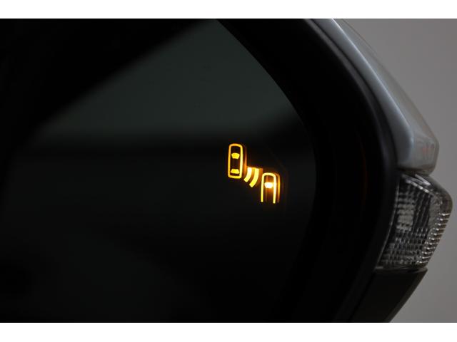 ヤリスクロス ハイブリッドＺ　ユーザー下取車　純正８型ディスプレイ　フルセグＴＶ　全方位カメラ　セーフティセンス　インテリジェントクリアランスソナー　ブラインドスポットモニター　純正１８インチＡＷ　パワーシート　シートヒーター（9枚目）