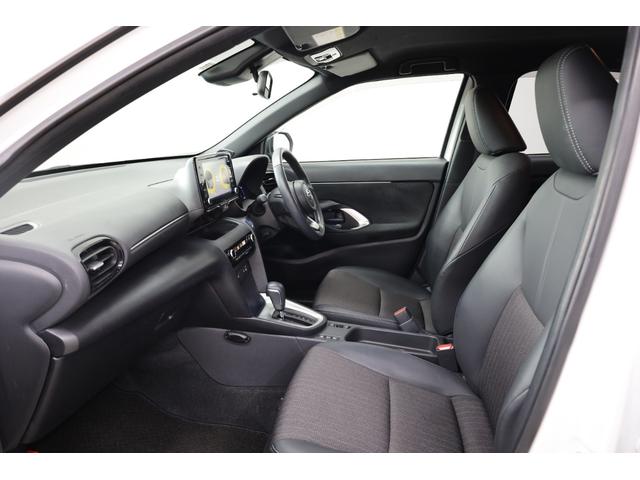 ヤリスクロス ハイブリッドＺ　ユーザー下取車　純正８型ディスプレイ　フルセグＴＶ　全方位カメラ　セーフティセンス　インテリジェントクリアランスソナー　ブラインドスポットモニター　純正１８インチＡＷ　パワーシート　シートヒーター（39枚目）