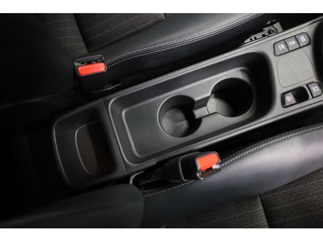 ヤリスクロス ハイブリッドＺ　ユーザー下取車　純正８型ディスプレイ　フルセグＴＶ　全方位カメラ　セーフティセンス　インテリジェントクリアランスソナー　ブラインドスポットモニター　純正１８インチＡＷ　パワーシート　シートヒーター（52枚目）