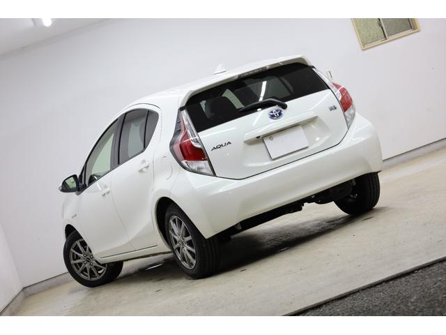 アクア Ｇ　ユーザー下取車　スマートエントリー　セーフティセンス　禁煙車　カロッツェリアメモリーナビ　ＢＴ接続　Ｂカメラ　クルーズコントロール　レーンディパーチャーアラート　ＥＴＣ　オートライト　純正フロアマット（11枚目）