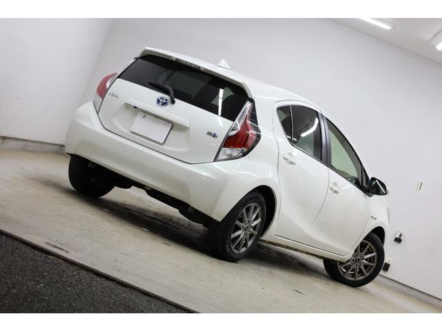 アクア Ｇ　ユーザー下取車　スマートエントリー　セーフティセンス　禁煙車　カロッツェリアメモリーナビ　ＢＴ接続　Ｂカメラ　クルーズコントロール　レーンディパーチャーアラート　ＥＴＣ　オートライト　純正フロアマット（12枚目）