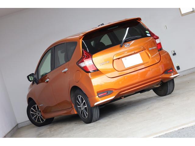 ノート ｅ－パワー　Ｘ　ユーザー下取車　禁煙車　エマージェンシーブレーキ　純正ＳＤナビ　ブルーレイ　アラウンドビューモニター　フロント＆リアソナー　デジタルインナーミラー　インテリジェントキー＆プッシュスタート　ＥＴＣ（11枚目）
