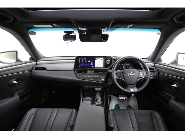 ＥＳ ＥＳ３００ｈ　Ｆスポーツ　後期型　本革シート　サンルーフ　純正１２．３インチディスプレイ　ナビ　全方位カメラ　ＬＳＳ　障害物ソナー　ＢＳＭ　禁煙車　パワーバックドア　メモリー付パワーシート　シートエアコン　純正１９インチＡＷ（4枚目）
