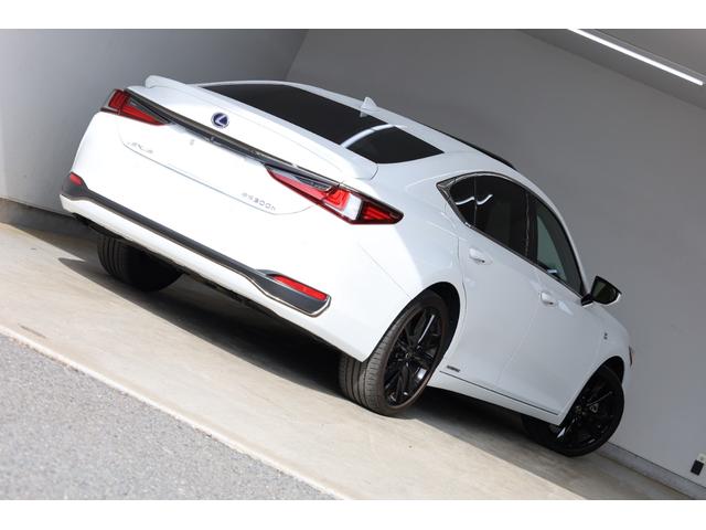 ＥＳ ＥＳ３００ｈ　Ｆスポーツ　後期型　本革シート　サンルーフ　純正１２．３インチディスプレイ　ナビ　全方位カメラ　ＬＳＳ　障害物ソナー　ＢＳＭ　禁煙車　パワーバックドア　メモリー付パワーシート　シートエアコン　純正１９インチＡＷ（12枚目）