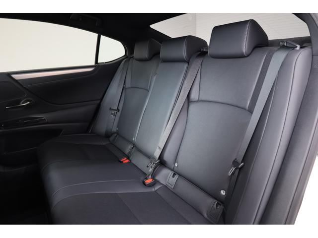 ＥＳ ＥＳ３００ｈ　Ｆスポーツ　後期型　本革シート　サンルーフ　純正１２．３インチディスプレイ　ナビ　全方位カメラ　ＬＳＳ　障害物ソナー　ＢＳＭ　禁煙車　パワーバックドア　メモリー付パワーシート　シートエアコン　純正１９インチＡＷ（18枚目）