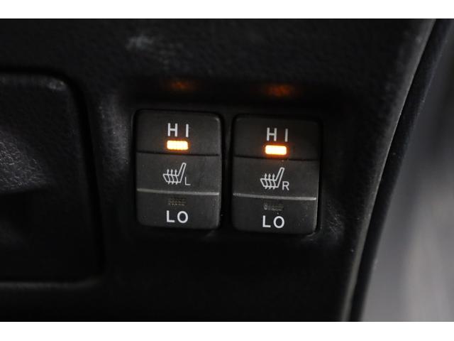 ヴォクシー ハイブリッドＶ　ワンオーナー　アルパイン１０型ＳＤナビ　Ｂカメラ　電動スライドドア　左右独立ＡＡＣ　リヤエアコン　後席サンシェード　シートヒーター　クルーズコントロール　ＥＴＣ　純正１５インチＡＷ　ＬＥＤヘッドライト（7枚目）