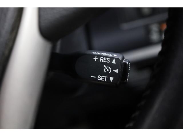 ヴォクシー ハイブリッドＶ　ワンオーナー　アルパイン１０型ＳＤナビ　Ｂカメラ　電動スライドドア　左右独立ＡＡＣ　リヤエアコン　後席サンシェード　シートヒーター　クルーズコントロール　ＥＴＣ　純正１５インチＡＷ　ＬＥＤヘッドライト（10枚目）