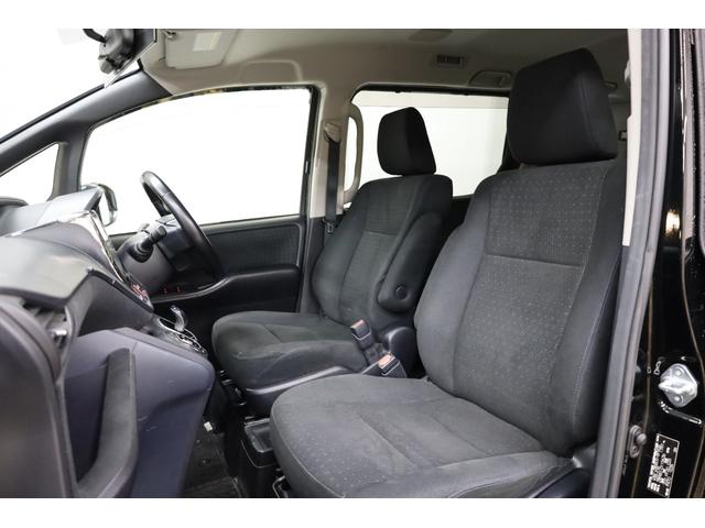 ヴォクシー ハイブリッドＶ　ワンオーナー　アルパイン１０型ＳＤナビ　Ｂカメラ　電動スライドドア　左右独立ＡＡＣ　リヤエアコン　後席サンシェード　シートヒーター　クルーズコントロール　ＥＴＣ　純正１５インチＡＷ　ＬＥＤヘッドライト（16枚目）