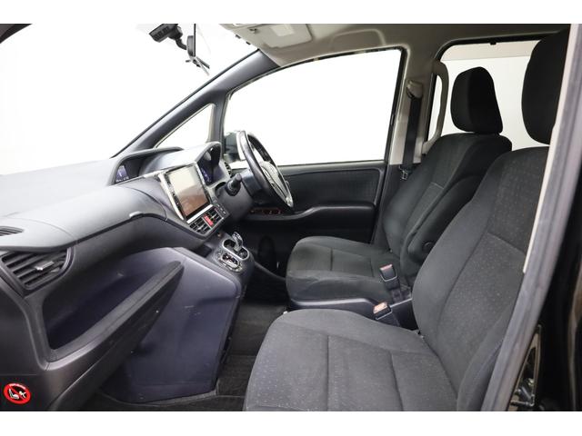 ヴォクシー ハイブリッドＶ　ワンオーナー　アルパイン１０型ＳＤナビ　Ｂカメラ　電動スライドドア　左右独立ＡＡＣ　リヤエアコン　後席サンシェード　シートヒーター　クルーズコントロール　ＥＴＣ　純正１５インチＡＷ　ＬＥＤヘッドライト（40枚目）