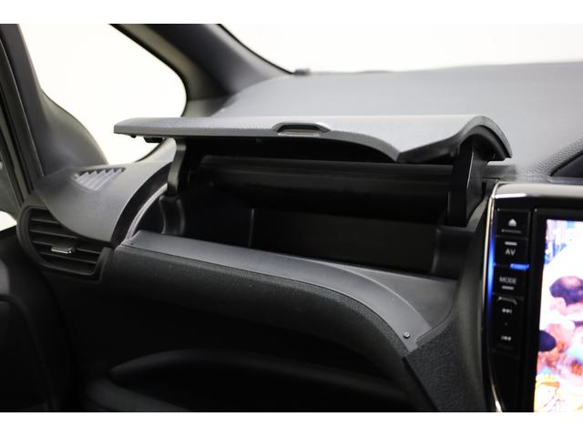 ヴォクシー ハイブリッドＶ　ワンオーナー　アルパイン１０型ＳＤナビ　Ｂカメラ　電動スライドドア　左右独立ＡＡＣ　リヤエアコン　後席サンシェード　シートヒーター　クルーズコントロール　ＥＴＣ　純正１５インチＡＷ　ＬＥＤヘッドライト（42枚目）