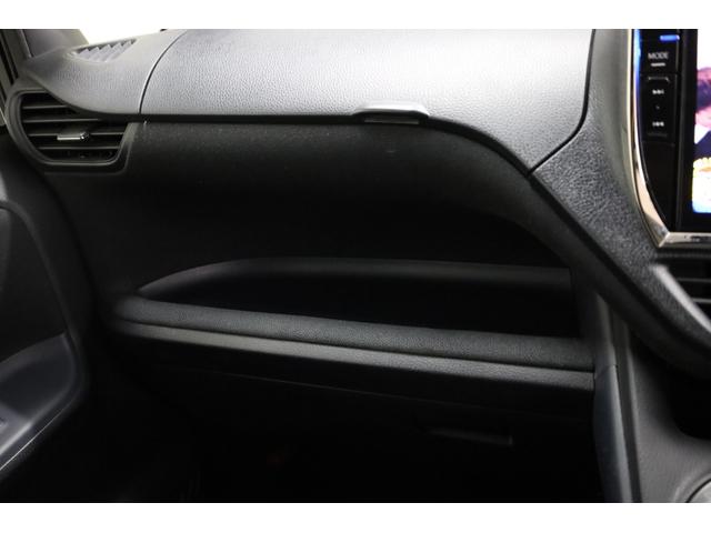 ヴォクシー ハイブリッドＶ　ワンオーナー　アルパイン１０型ＳＤナビ　Ｂカメラ　電動スライドドア　左右独立ＡＡＣ　リヤエアコン　後席サンシェード　シートヒーター　クルーズコントロール　ＥＴＣ　純正１５インチＡＷ　ＬＥＤヘッドライト（43枚目）