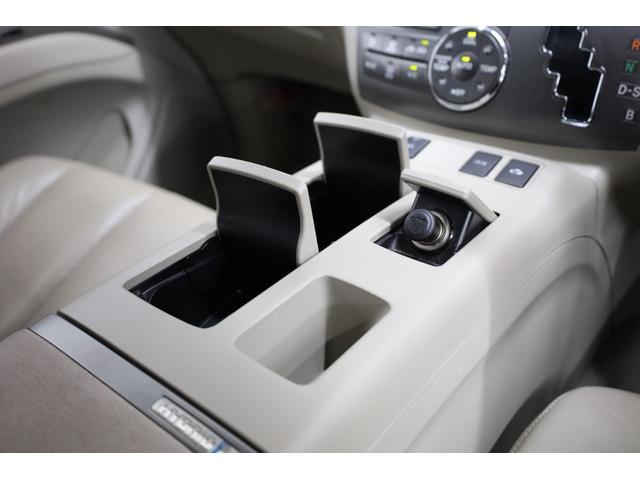 エスティマハイブリッド Gレザーパッケージ 4WD 大型サンルーフ 本革シート 両側電動スライドドア 電動床下格納機能 純正8型ナビ 純正後席モニター 純正17AW 脱着式デッキボード Wエアコン AC1500W オットマン レーダークルーズ(55枚目)