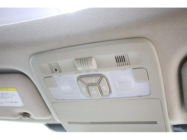 エスティマハイブリッド Gレザーパッケージ 4WD 大型サンルーフ 本革シート 両側電動スライドドア 電動床下格納機能 純正8型ナビ 純正後席モニター 純正17AW 脱着式デッキボード Wエアコン AC1500W オットマン レーダークルーズ(67枚目)