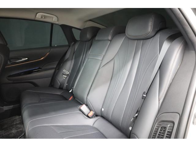 後部座席も気になるようなキズ・汚れやへたり等、大きなダメージはなく、良好な状態です。トヨタ・スズキ・ダイハツ・ミツビシ・ニッサン・マツダ・スバル・ホンダ・メルセデスベンツ・ポルシェ・ランボルギーニ