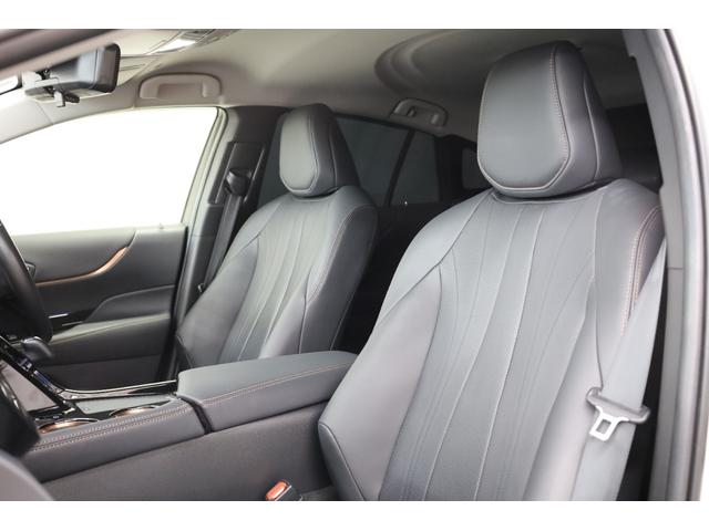 ＰＨＶやＰＨＥＶ車はどちらもガソリンエンジンに加えてモーターとバッテリーを備え、外部から電気を充電できるＨＶ（ハイブリッド）車です。