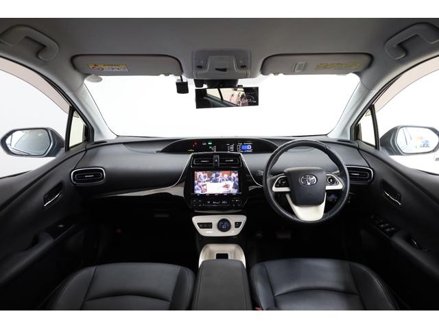 プリウス Ａツーリングセレクション　純正９型ＳＤナビ　ＢＴ接続　Ｂカメラ　セーフティセンス　インテリジェントクリアランスソナー　禁煙車　純正１７インチＡＷ　ブラインドスポットモニター　ＨＵＤ　シートヒーター　置くだけ充電　ＡＣ１５００Ｗ（4枚目）