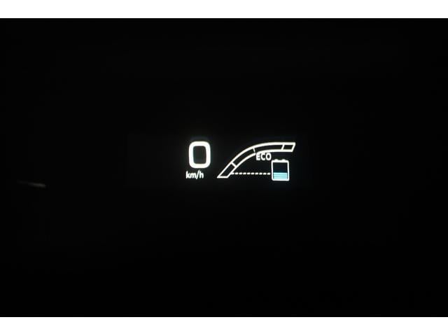 プリウス Ａツーリングセレクション　純正９型ＳＤナビ　ＢＴ接続　Ｂカメラ　セーフティセンス　インテリジェントクリアランスソナー　禁煙車　純正１７インチＡＷ　ブラインドスポットモニター　ＨＵＤ　シートヒーター　置くだけ充電　ＡＣ１５００Ｗ（10枚目）