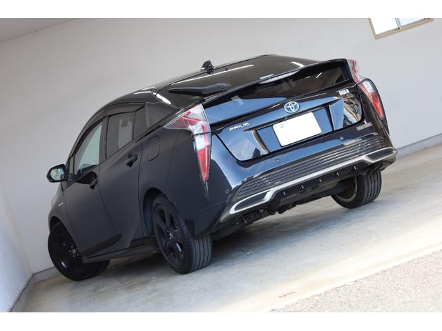 プリウス Ａツーリングセレクション　純正９型ＳＤナビ　ＢＴ接続　Ｂカメラ　セーフティセンス　インテリジェントクリアランスソナー　禁煙車　純正１７インチＡＷ　ブラインドスポットモニター　ＨＵＤ　シートヒーター　置くだけ充電　ＡＣ１５００Ｗ（11枚目）