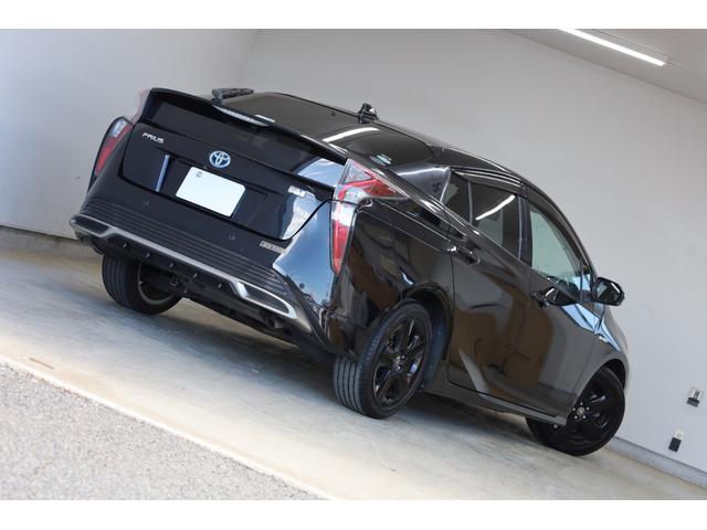 プリウス Ａツーリングセレクション　純正９型ＳＤナビ　ＢＴ接続　Ｂカメラ　セーフティセンス　インテリジェントクリアランスソナー　禁煙車　純正１７インチＡＷ　ブラインドスポットモニター　ＨＵＤ　シートヒーター　置くだけ充電　ＡＣ１５００Ｗ（12枚目）