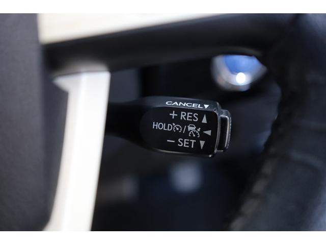 プリウス Ａツーリングセレクション　純正９型ＳＤナビ　ＢＴ接続　Ｂカメラ　セーフティセンス　インテリジェントクリアランスソナー　禁煙車　純正１７インチＡＷ　ブラインドスポットモニター　ＨＵＤ　シートヒーター　置くだけ充電　ＡＣ１５００Ｗ（16枚目）